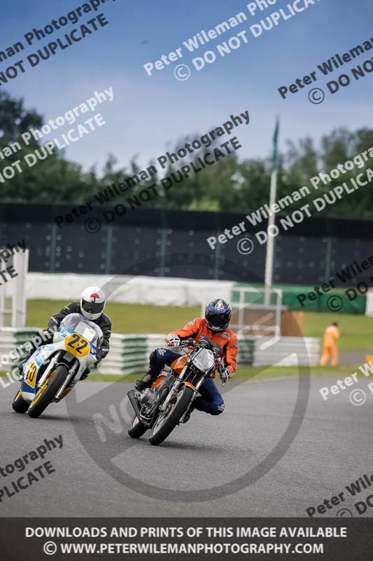 Vintage motorcycle club;eventdigitalimages;mallory park;mallory park trackday photographs;no limits trackdays;peter wileman photography;trackday digital images;trackday photos;vmcc festival 1000 bikes photographs